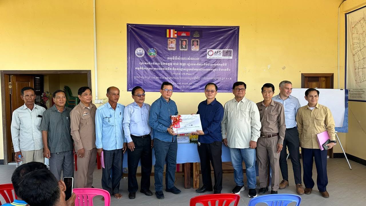 ឯកឧត្តម ចាន់ យុត្ថា រដ្ឋលេខាធិការ អញ្ជើញជាគណៈអធិបតីក្នុងកម្មវិធីប្រគល់-ទទួល ប្រព័ន្ធធារាសាស្ត្រកង្ហត(ប្លុក AនិងB) នៃកម្មវិធីការគ្រប់គ្រងធនធានទឹក និងការផ្លាស់ប្ដូរកសិកម្មកម្ពុជាជំហាន១ (WAT4CAM_Phase1) ក្នុងភូមិសាស្ត្រខេត្តបាត់ដំបង