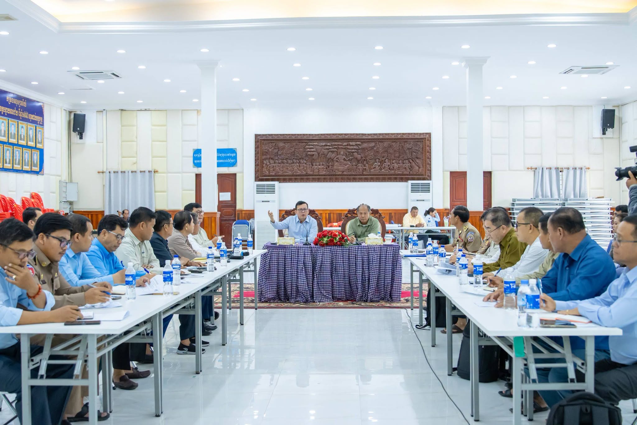 ឯកឧត្តម ចាន់ យុត្ថា រដ្ឋលេខាធិការ អញ្ជើញដឹកនាំកិច្ចប្រជុំពិភាក្សាអំពីស្ថានភាពសន្តិសុខ និងសុវត្ថិភាព នៃគម្រោងស្តារ និងគ្រប់គ្រងអាងស្ទឹងស្វាយចេក ខេត្តបន្ទាយមានជ័យ