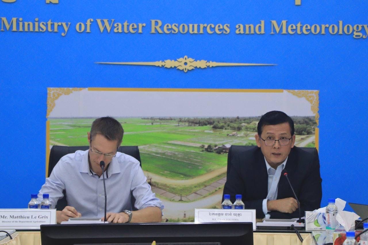 ឯកឧត្តម ចាន់ យុត្ថា​ រដ្ឋលេខាធិការក្រសួងធនធានទឹក និងឧតុនិយម​ ដឹកនាំ​កិច្ច​ប្រជុំជាមួយលោក Matthieu Le Grix ប្រធានបេសកកម្មបារាំង​​មកពីទីក្រុងប៉ារីស​