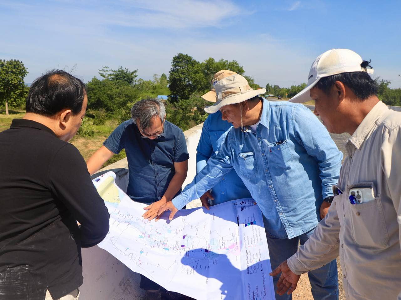 លោក សែម សំណាង​ អញ្ជើញ​អមដំណើរ​គណៈប្រតិភូ​ ​ក្រសួងសេដ្ឋកិច្ច​ និងហិរញ្ញវត្ថុ​ ចុះពិនិត្យទីតាំង និងស្ថានភាពគម្រោងស្តារ​ឡើងវិញ​ និងគ្រប់គ្រងស្ទឹងស្វាយចេក​ ក្នុងភូមិសាស្រ្ត​ខេត្តបន្ទាយមានជ័យ