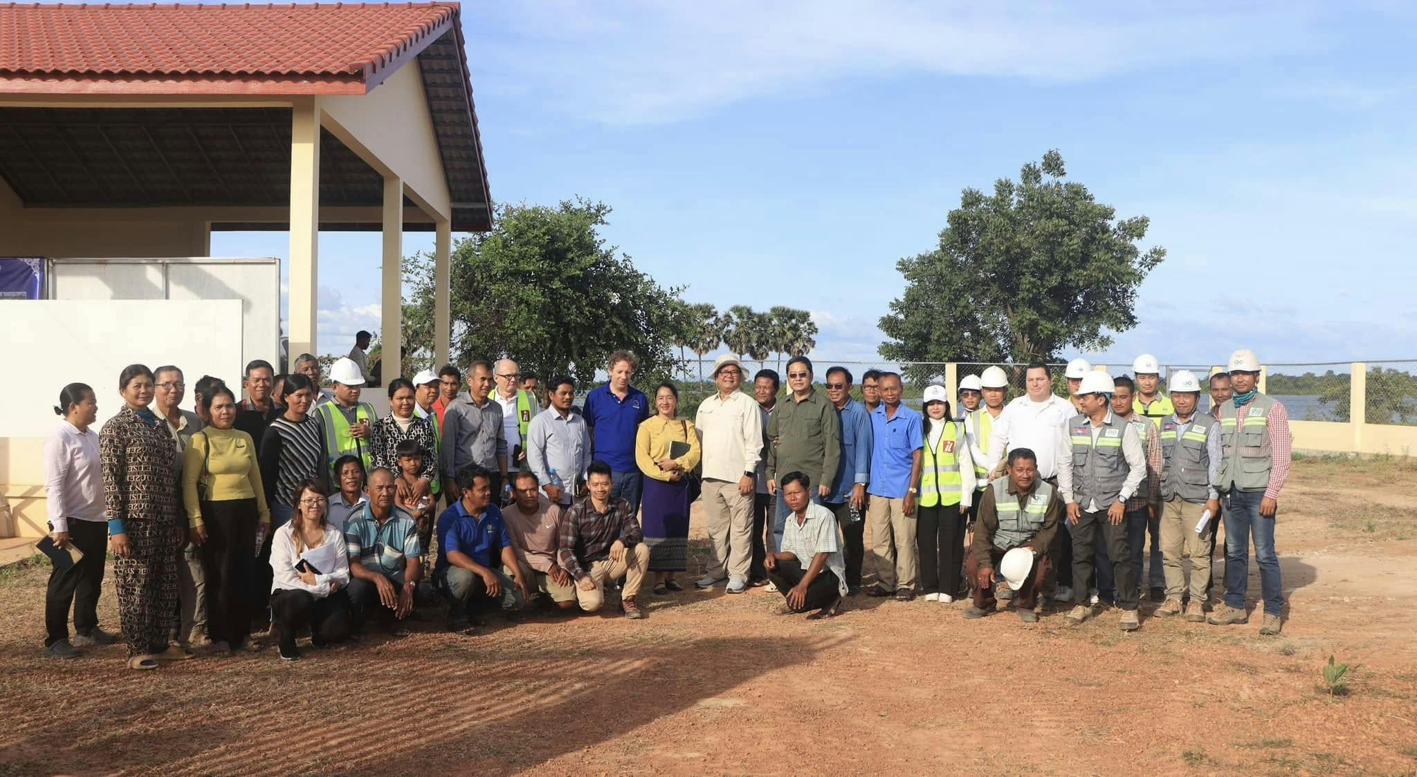 លោក សែម សំណាង​ អញ្ជើញ​អមដំណើរ​គណៈប្រតិភូសហភាពអឺរ៉ុប ​​ចុះពិនិត្យ​បណ្តា​អនុគម្រោងប្រព័ន្ធធារាសាស្ត្រ នៃកម្មវិធីការគ្រប់គ្រង​ធនធានទឹក និង​ការផ្លាស់ប្ដូរ​កសិកម្ម​នៅកម្ពុជា​ ជំហានទី​១ ​ក្នុងខេត្តសៀមរាប​