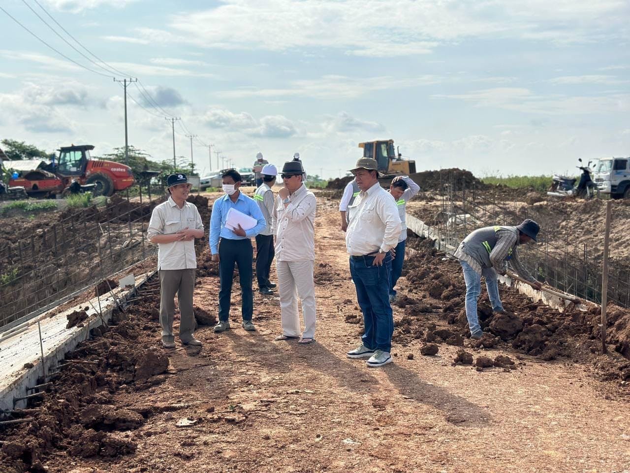 ឯកឧត្តម ចាន់​ យុត្ថា​ អញ្ជើញចុះពិនិត្យការដ្ឋានជួសជុល និងស្តារឡើងវិញអនុគម្រោងអាងទឹកភាស ស្ថិតក្នុងភូមិសាស្រ្ត ស្រុកឯកភ្នំ និងស្រុកថ្មគោល ខេត្តបាត់ដំបង