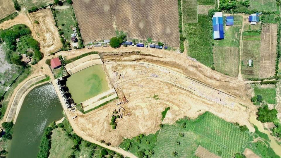 ឯកឧត្តម​ ចាន់​ យុត្ថា​ ពិនិត្យការដ្ឋានជួសជុលច្រាំងស្ទឹងមង្គលបុរី ត្រង់ចំណុចផ្នែកខាងក្រោមសំណង់កាត់ស្ទឹងតាហែន