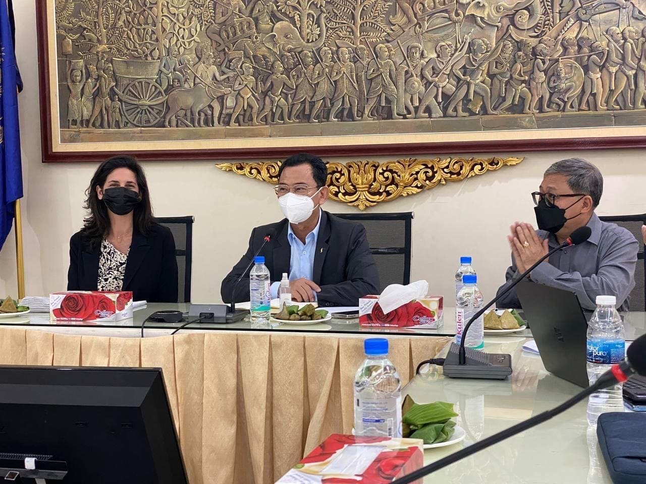 ឯកឧត្តម ម៉ៅ ហាក់​ នាយកកម្មវិធី WAT4CAM ក្រសួងធនធានទឹក​ និងឧតុនិយម​ ជាសហប្រធានអង្គប្រជុំ បានដឹកនាំកិច្ចប្រជុំបូកសរុប (Wrap-up meeting) ជាមួយអ្នកស្រី​ HOFMANN Alexia​​ ជាប្រធាន ក្រុមបេសកម្ម​របស់ទីភ្នាក់ងារបារាំងសម្រាប់ការអភិឌ្ឍ​ (AFD) មកពីទីក្រុង​ប៉ារីស