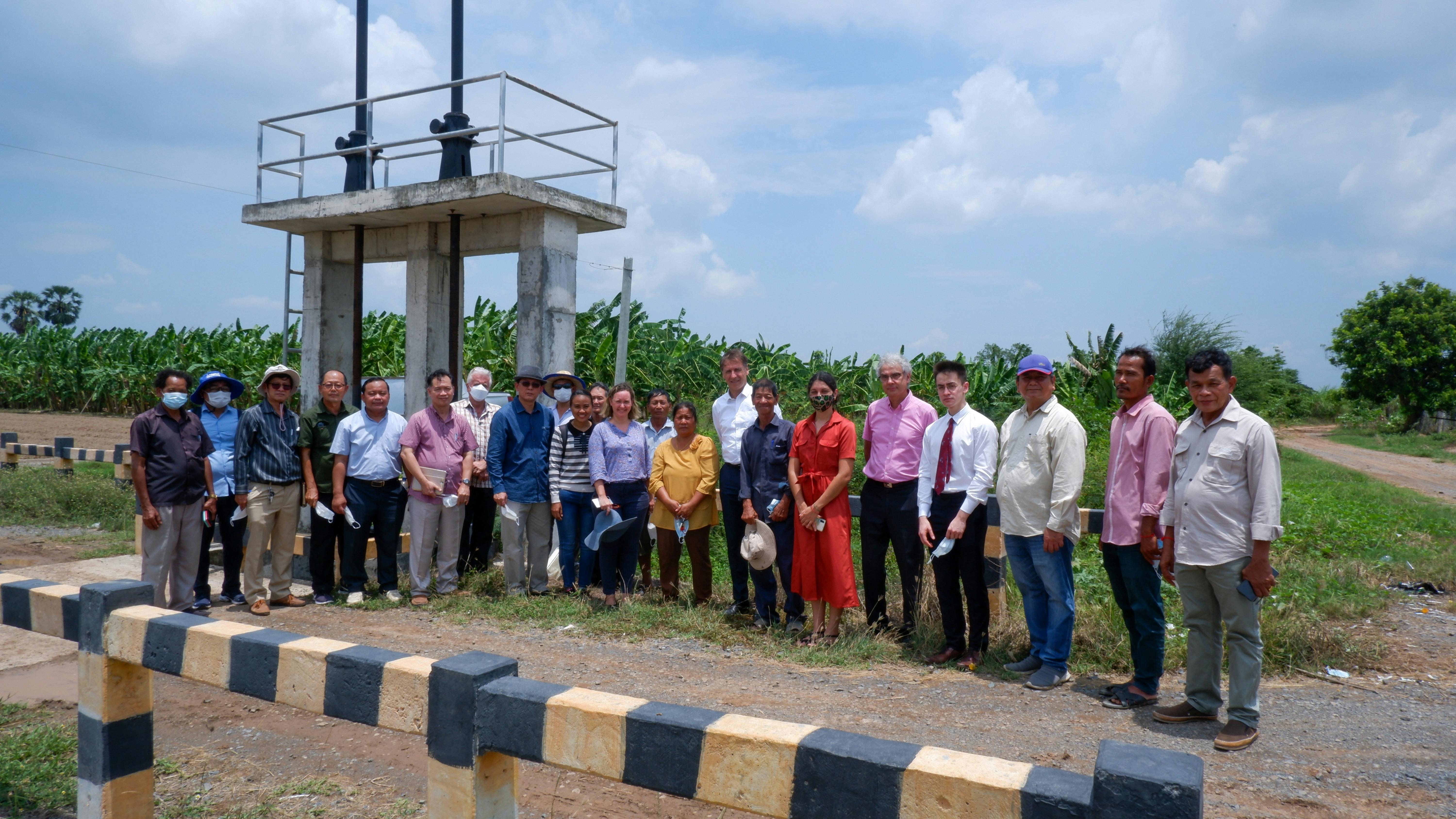 គណ:ប្រតិភូ WAT4CAM ជួបស្វែងយល់ដោយផ្ទាល់ជាមួយបងប្អូនប្រជាកសិករ និងសហគមន៍កសិករប្រើប្រាស់ទឹក តាមបណ្ដាព្រែកដែលបានស្ដាររួច