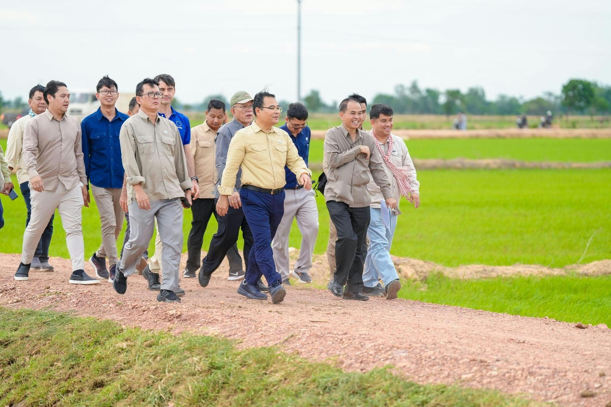 ឯកឧត្តមរដ្ឋមន្ត្រី ថោ ជេដ្ឋា អញ្ជើញដឹកនាំគណៈប្រតិភូទីភ្នាក់ងារបារាំងសម្រាប់ការអភិវឌ្ឍ (AFD) និងសហភាពអឺរ៉ុប (EU) ចុះពិនិត្យវឌ្ឍនភាពគម្រោងស្តារឡើងវិញប្រព័ន្ធធារាសាស្ត្រកង្ហត ក្នុងភូមិសាស្ត្រខេត្តបាត់ដំបង